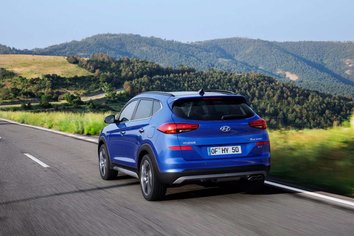 Hyundai Tucson - расслабленно скользим по асфальту.