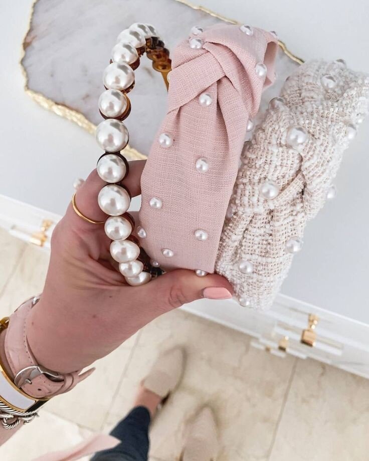 Ободки могут быть любых цветов, форм и размеров.