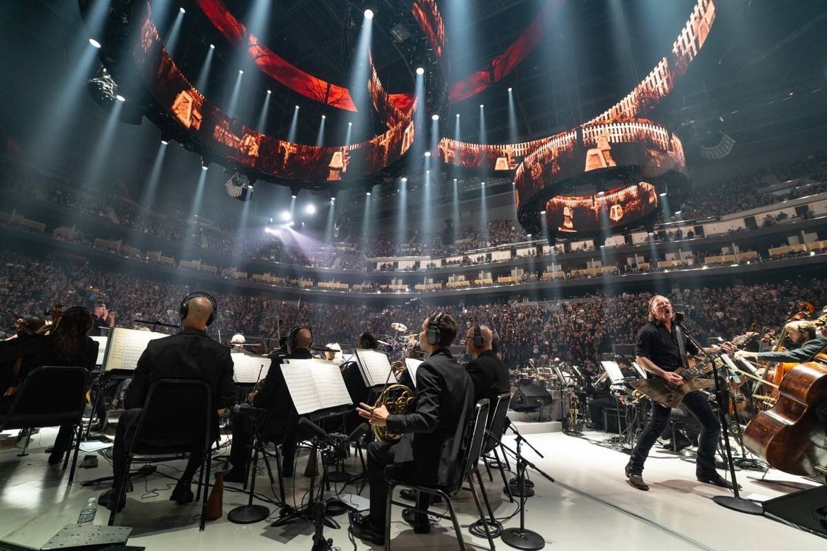 Вот, собственно, скриншот из концерта «Metallica S&M 2»