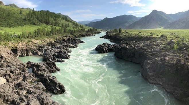  Ставьте палец вверх и получайте эксклюзивный контент с Алтая в ленту. Тут нет политики 