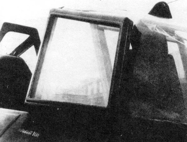 Боковое бронестекло фонаря кабины
