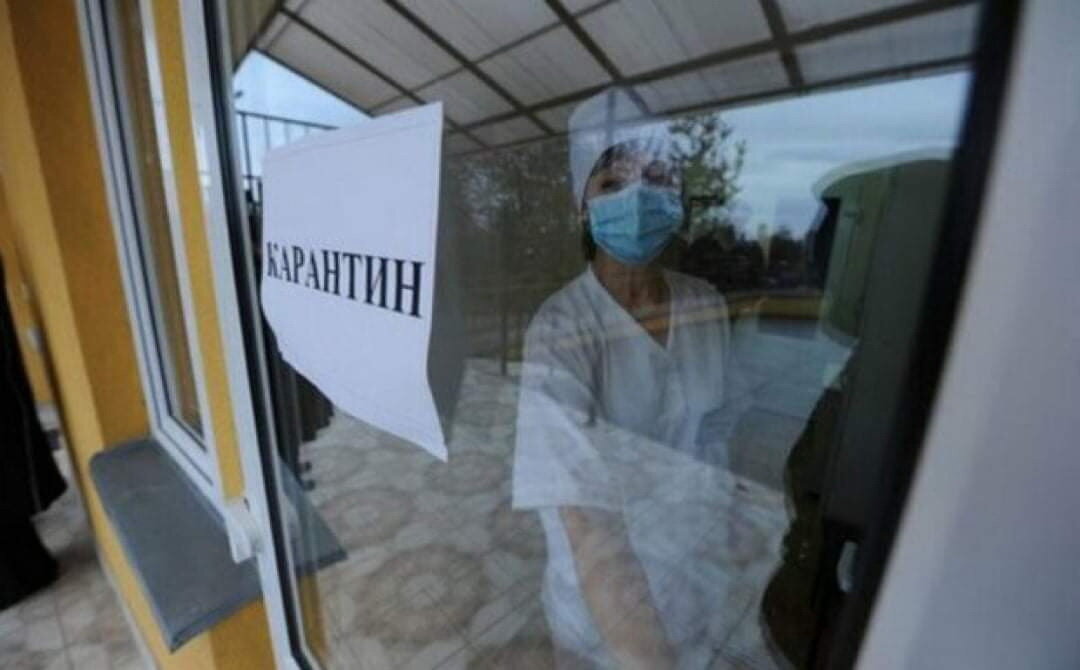 Сотрудники Центров оказания специальных социальных услуг оказались взаперти на рабочем месте на несколько месяцев.