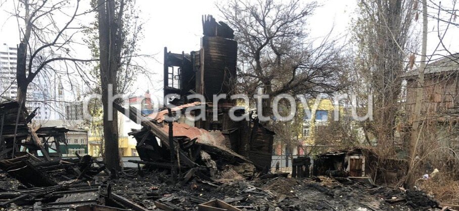 В настоящее время выполняется комплекс мероприятий, направленный на установление всех обстоятельств произошедшего, в том числе причины возгорания и личности погибшего. Проводится судебно-медицинское исследование с целью установления точной причины смерти человека. По результатам проверки будет принято соответствующее процессуальное решение.