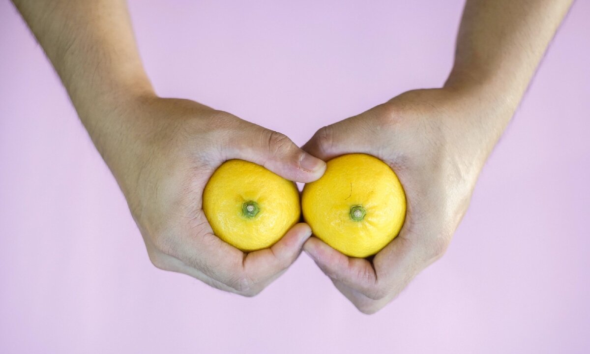 — Покрепче, мсьё! Еще крепче!