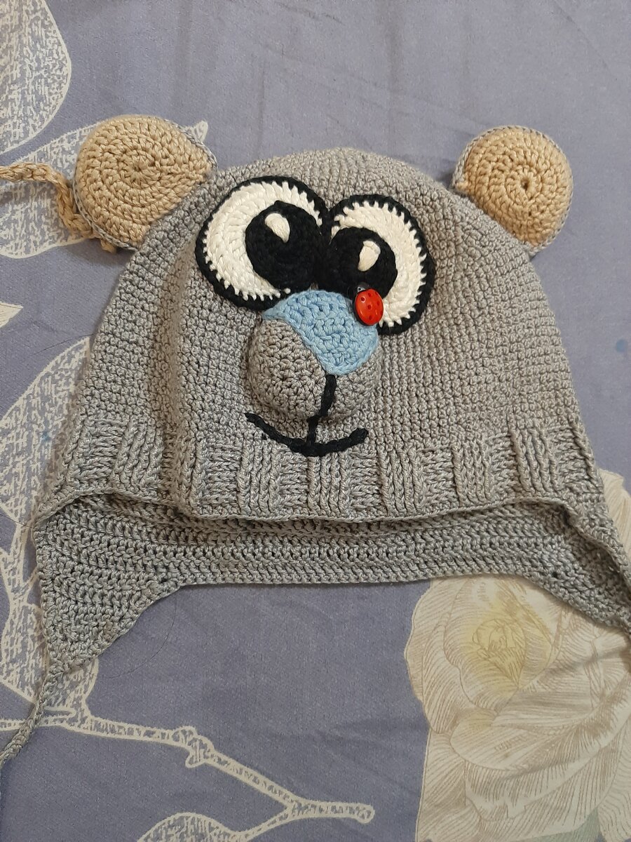 Фото и работа автора.Вязала  шапочку крючком  сыну.