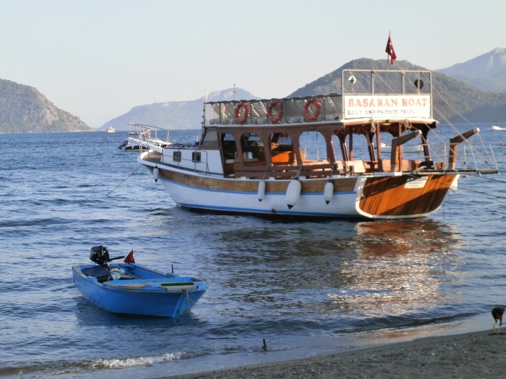 Вечер. Яхта в ожидании туристов