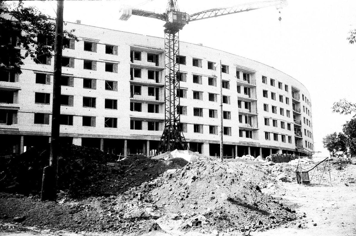 Строительство радиусного дома (1965–1966 гг.)