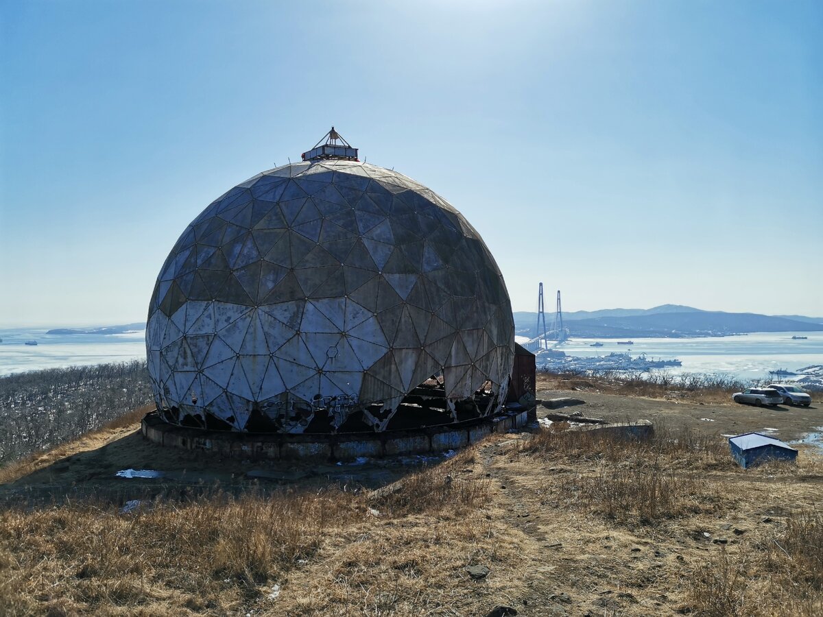 Заброшенная сфера ПВО на Монастырской сопке во Владивостоке