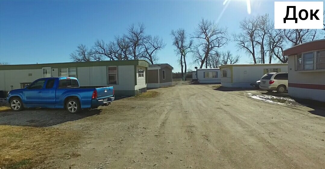 У них тут даже улица своя есть и вот такие автомобили