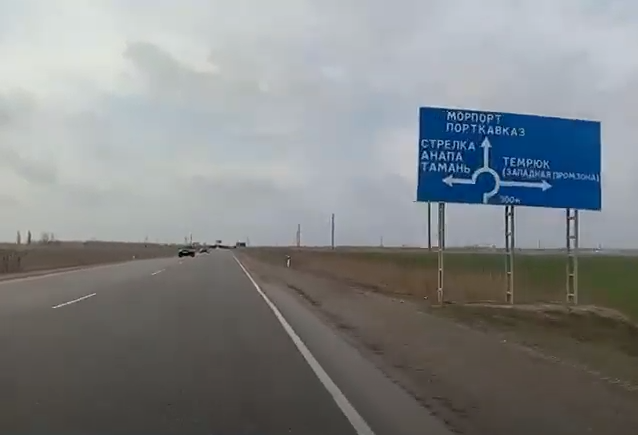 Мы живём в Краснодарском крае. Погода сейчас у нас пасмурная и не тёплая.