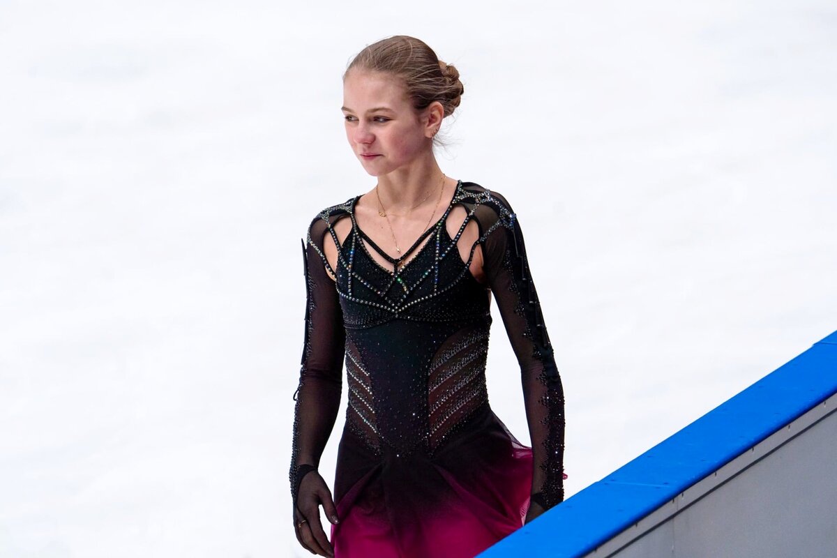 Трусова ушла из спорта. Александра Трусова тренер. Александра Трусова 2022. Саша Трусова произвольная программа. Александра Трусова ушла