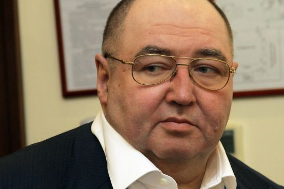 Я за то, чтобы ОНК помог Шпигелю. Но после того как помощь окажут всем, в ней нуждающимся0