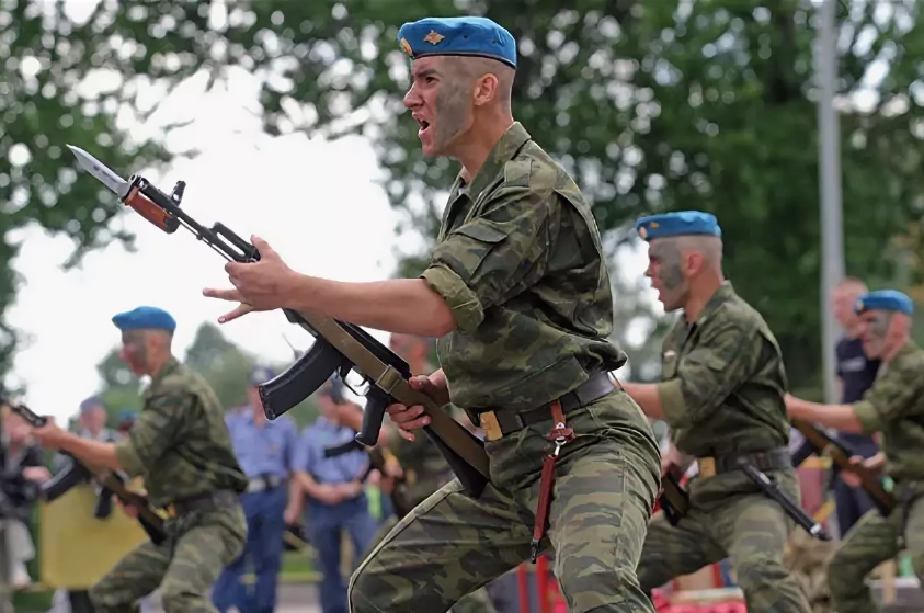 Фото с армии с автоматом