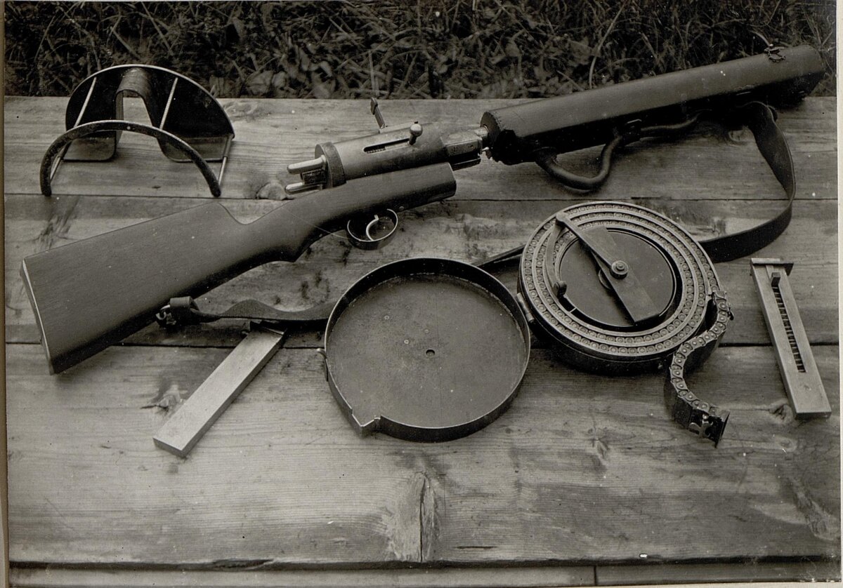 Хелльригель 1915: сверхлегкий пулемёт.