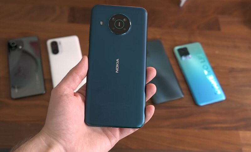 Nokia X20 хочет конкурировать с Redmi Note 10 Pro и Galaxy A52, но уступает по всем статьям. Скрин: YouTube-канал The Tech Chap