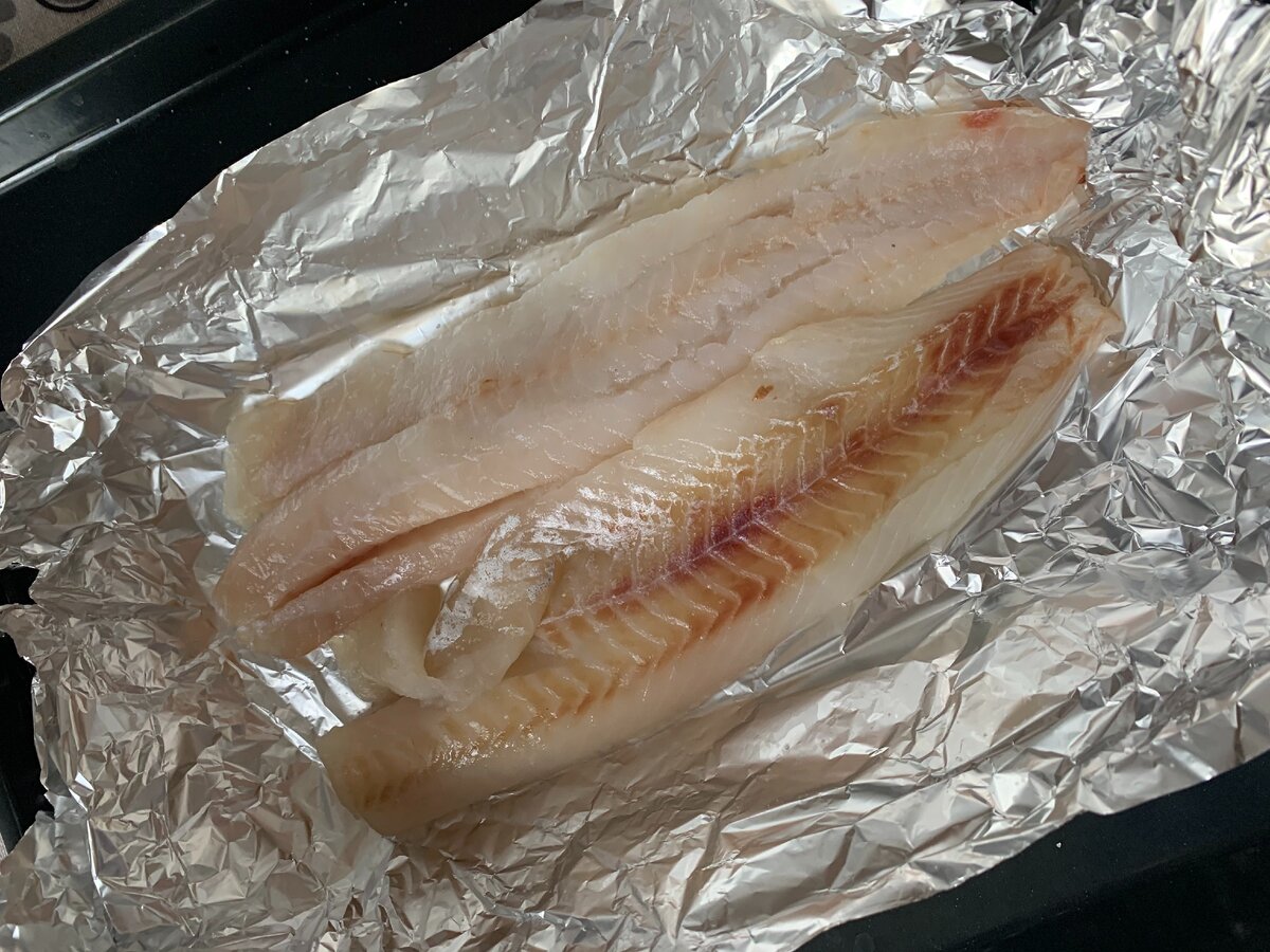 Разморозили рыбу и на противень