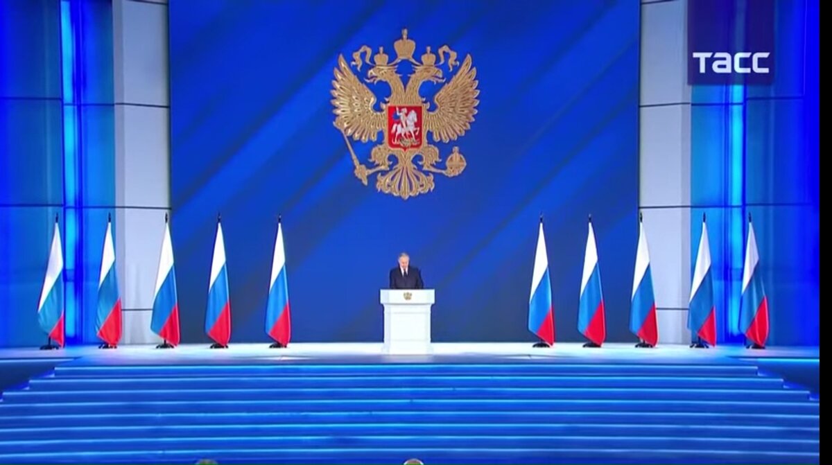 Фото: Скриншот сделан с видео прямого включения обращения президента к федеральному собранию.