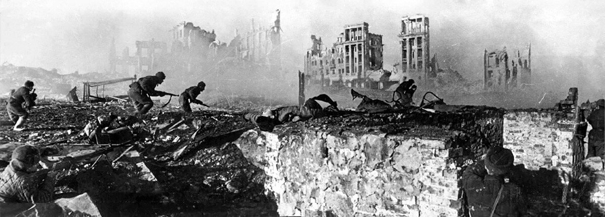 Бои на улицах Сталинграда. Heritage Images/Getty Images