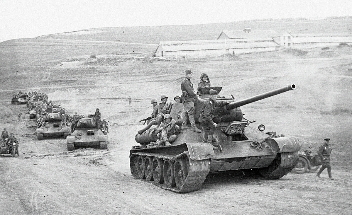 «Наши нефтяники оживляют холодную сталь моторов, приводят их в действие. Они дадут фронту столько горючего, сколько надо» (газета «Правда», 8 февраля 1942 года). 