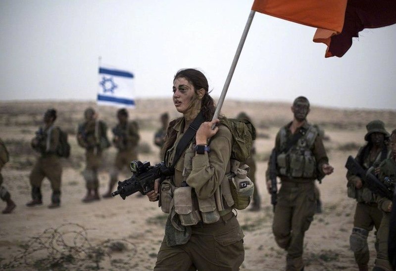 Для начала нужно сказать, что в армии Израиля все-таки служат неевреи, и их довольно много. Это друзы, бедуины, черкесы, арабы-христиане, которые являются гражданами страны.
