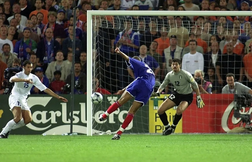 "Золотой" Гол Давида Трезеге в финале ЧЕ-2000. 