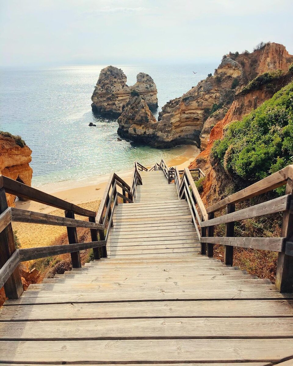 Пляж Прайя-ду-Камило, Португалия