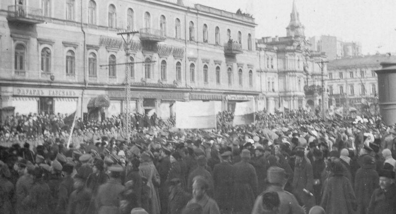 Митинг в поддержку украинского сепаратизма на улицах Киева, 1917 год. 