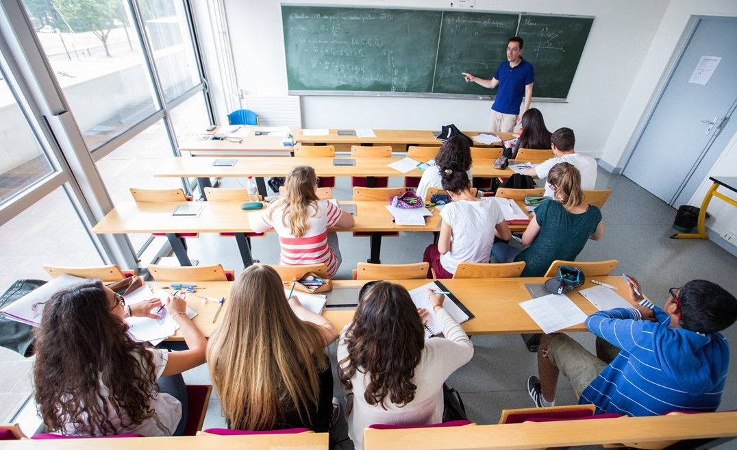 Learning school. Лицей во Франции. Образование во Франции лицей. Французские школы во Франции. Французский лицей во Франции.