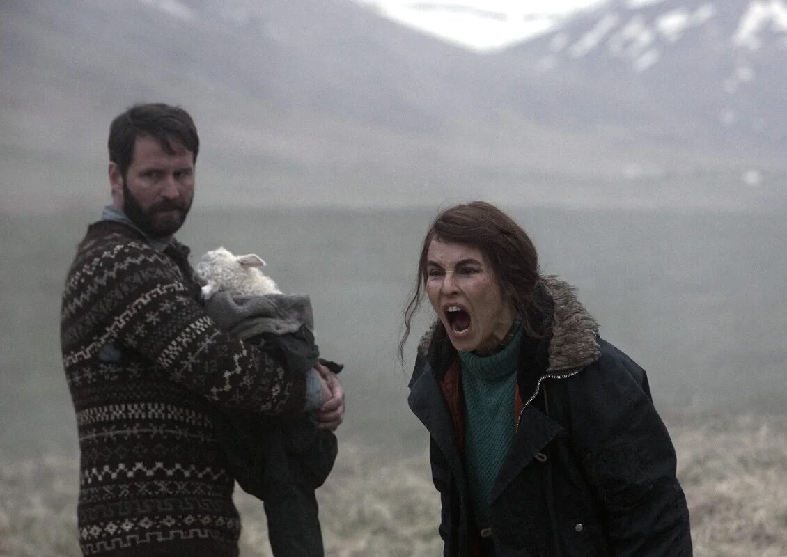 В главных ролях: Нуми Рапас, Хильмио Снайр Гаюднасон.