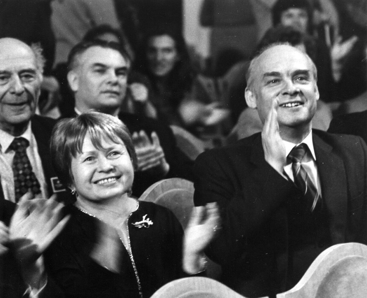 Александра Пахмутова и Николай Добронравов