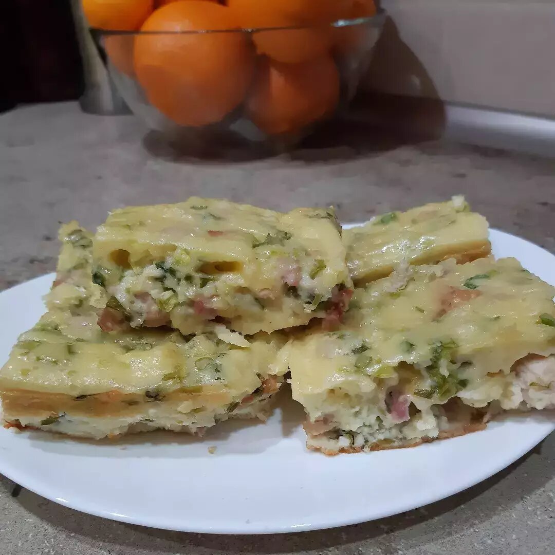 Заливной пирог с курицей, сыром и зелёным луком | Овкусе.ру - Ежедневная  готовка в радость! Пошаговые рецепты с фото | Дзен