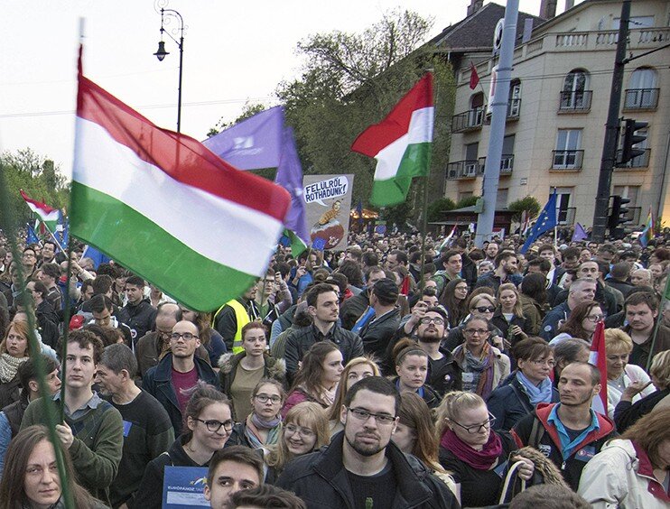 Манифестация этнических венгров в украинском Закарпатье. Им тоже не нравятся новые "языковые" законы. Фото Lb.ua