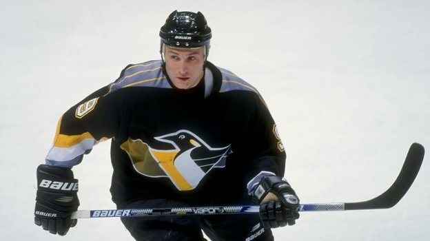 Герман Титов — об Олимпиаде, игровой карьере и провале «Автомобилиста».Тренер «Автомобилиста» Герман Титов играл на первой Олимпиаде с участием игроков НХЛ — в 1998-м сборная России взяла серебряные медали, уступив в финале чехам. Спустя 20 лет Кирилл Капризов, попавший во взрослый хоккей в «Кузне» Титова, принес России победу в финале Олимпиады над немцами.                                                   В интервью «СЭ» Титов рассказал о том, почему пропустил два года игровой карьеры, как чуть не отправился в Чернобыль и как начиналась карьера Капризова и Ильи Сорокина. Но сначала мы поговорили о причинах неудачного выступления «Автомобилиста» в этом сезоне. 