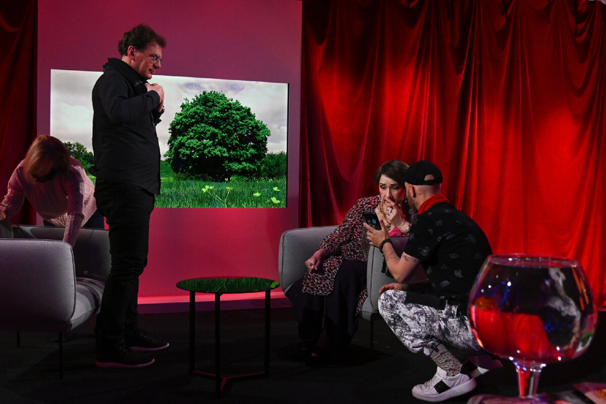 Кириенко беседует с режиссёром Климом Поплавским. Фото Никиты Симонова 