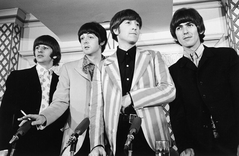 1966:  THE BEATLES  отвечают на вопросы после концерта на стадионе Ши в Нью-Йорке.