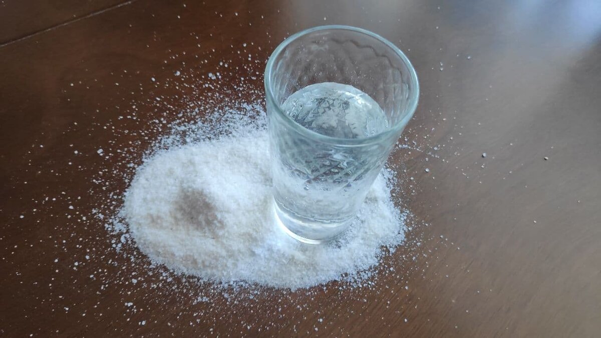 Поваренная соль и питьевая вода. Есть в каждом доме