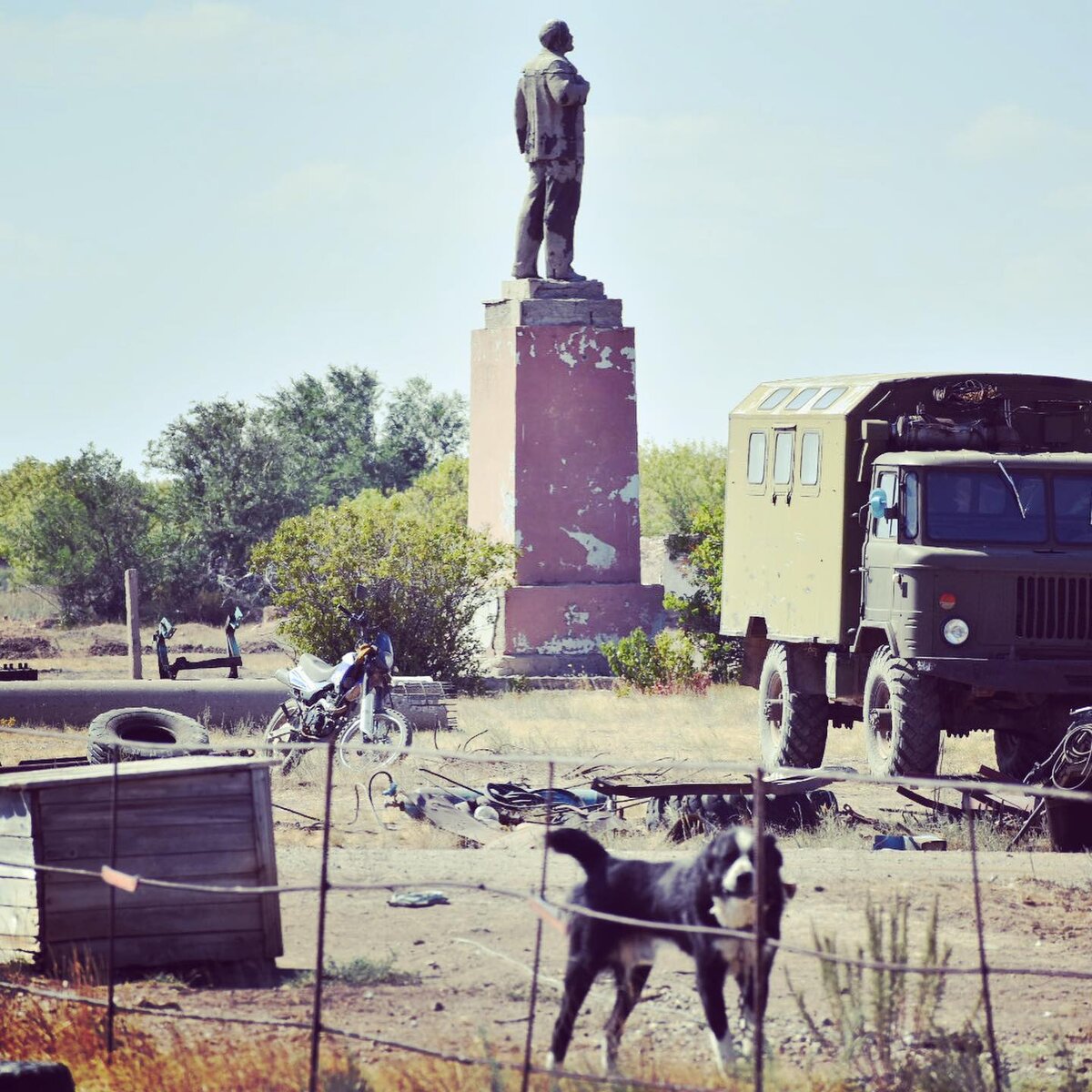 Памятник всё еще под охраной