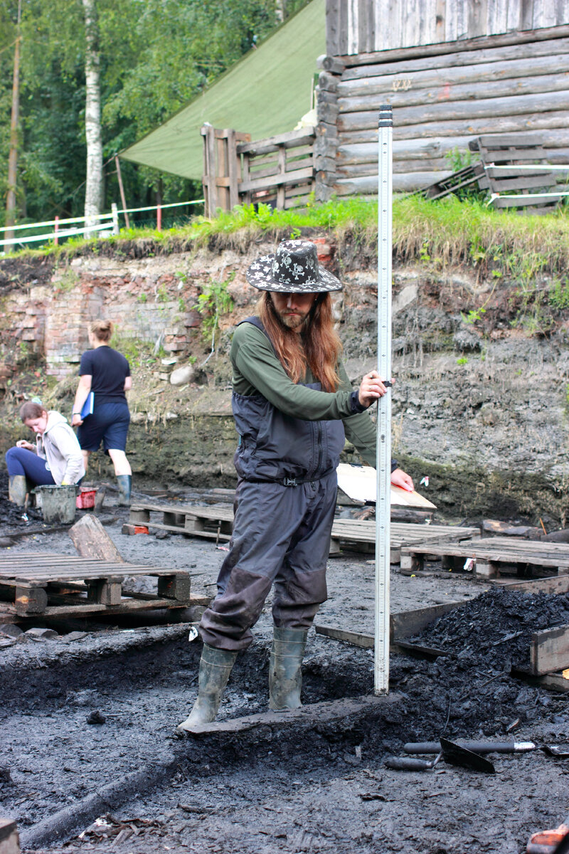 куда-то тыкаешь палкой с цыферками