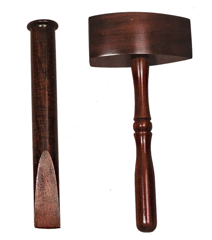 Резец и молот - одни из главных символов масонства