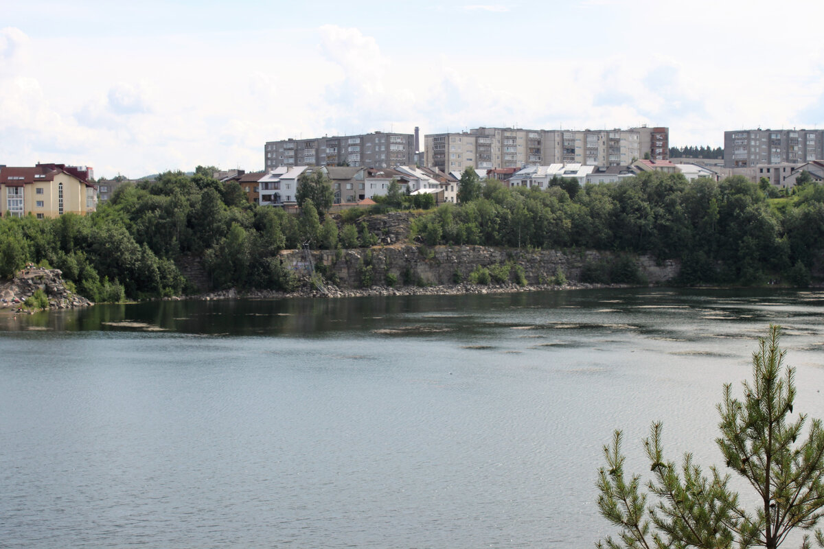 Лестница в озеро ( фото Кочанов А.В. Каньон Ка́менный карье́р 10.07.22 )