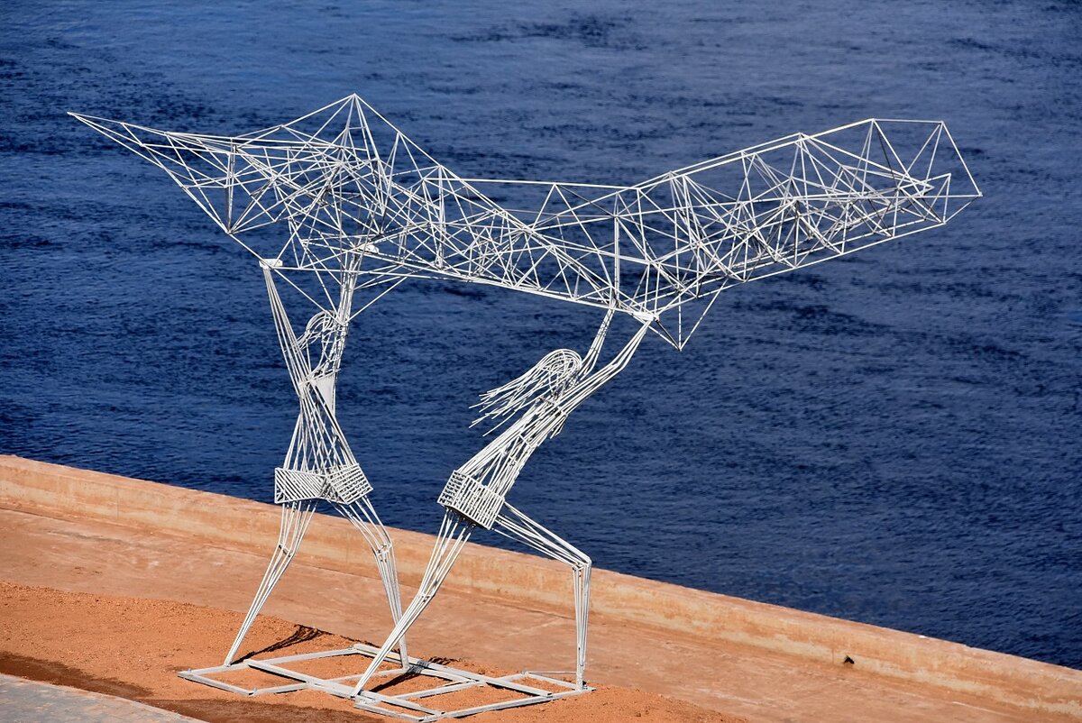 Скульптура "Рыбак и рыбачка"