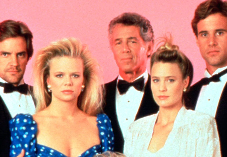     Женщина-пастор и финансист: как сложились судьбы актёров культовых сериалов 90-х