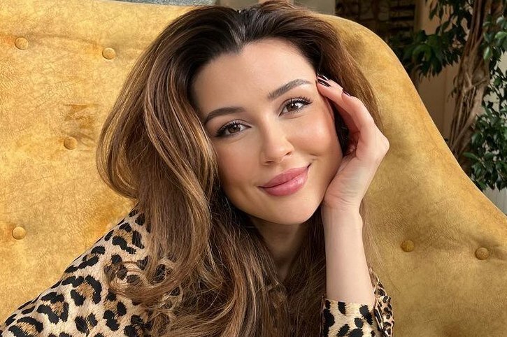     «Не делай шпагат, как Волочкова!»: Анна Заворотнюк в купели вызвала ажиотаж