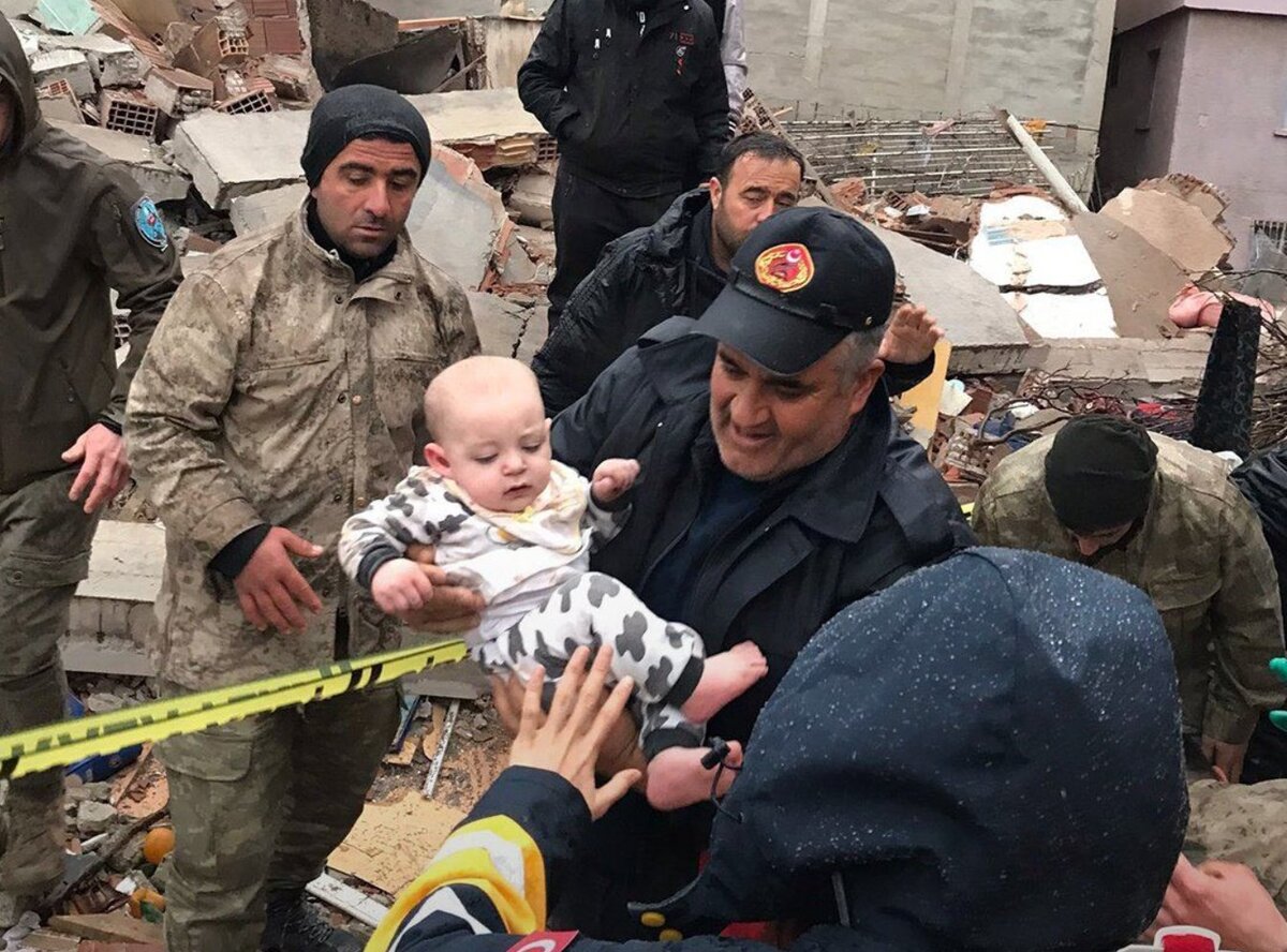 ЛЮДИ ПРИШЛО ВРЕМЯ ОТВЕЧАТЬ ЗА ВСЁ ЧТО ВЫ ТВОРИТЕ В ЭТОМ МИРЕ,  ОСТАНОВИТЕСЬ! ОГЛЯНИТЕСЬ ? ЧТО ВЫ ДЕЛАЕТЕ  МЕЖДУ СОБОЙ , С ПРИРОДОЙ И МЕСТОМ ВАШЕГО ОБИТАНИЯ??? ПОЧЕМУ ВЫ ГОНЯЕТЕСЬ  ЗА ОБОГАЩЕНИЕМ , ЗАЧЕМ ВЫ ЗАНИМАЕТЕСЬ НАКОПИТЕЛЬСТВОМ  , КАКИХ ВЫ ИЗВЕРГОВ УЧИТЕ В ШКОЛАХ , НЕКОТОРЫЕ СЫНОВЬЯ И ВНУКИ  НАШИХ ЧИНОВНИКОВ И ДЕПУТАТОВ  -- ПРЯМО ПОД КАМЕРУ ОСКОРБЛЯЮТ  И ИЗБИВАЮТ УЧИТЕЛЕЙ, И ЭТО ВАМ КАЖЕТСЯ НОРМАЛЬНЫМ ??? МНОГИЕ ПОЖИЛЫЕ ЛЮДИ ОТРАБОТАВШИЕ ЗА ЭТУ СТРАНУ ПО 40 - 45 ЛЕТ НЕ МОГУТ КУПИТЬ ПРОДУКТЫ И ОПЛАТИТЬ ЗА ЖКХ?  ГУРЬБОЙ ХОДЯЩИХ МОЛОДЫХ ЛЮДЕЙ ИЩУЩИХ РАБОТУ,  И НЕ ИМЕЮЩИХ ВОЗМОЖНОСТЬ  ПРИМЕНИТЬ СВОИ РУКИ? ПО ТЕЛЕВИЗОРУ ТОЛЬКО ОБМАН И ВСЕ КАК В  КИНО УЖАСОВ, КРУГОМ ВОЙНЫ, КАТАСТРОФЫ, 