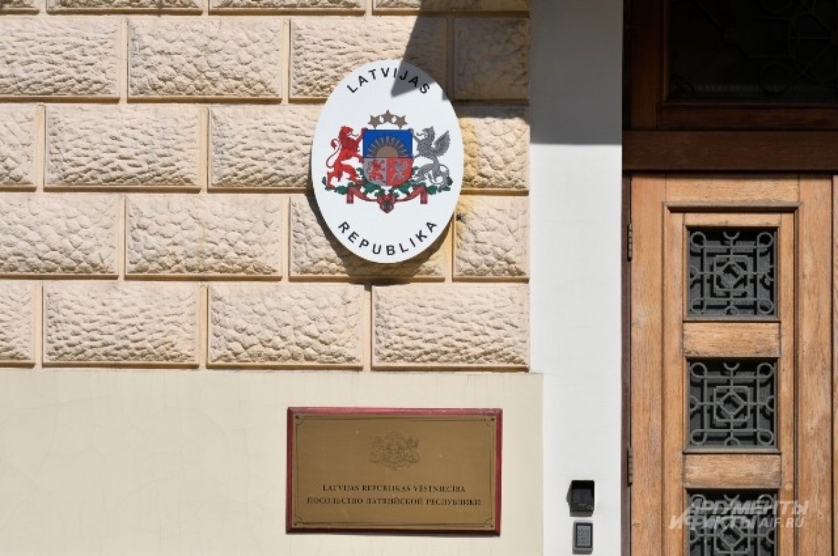    Петербургский вуз поможет задержанной в Латвии студентке