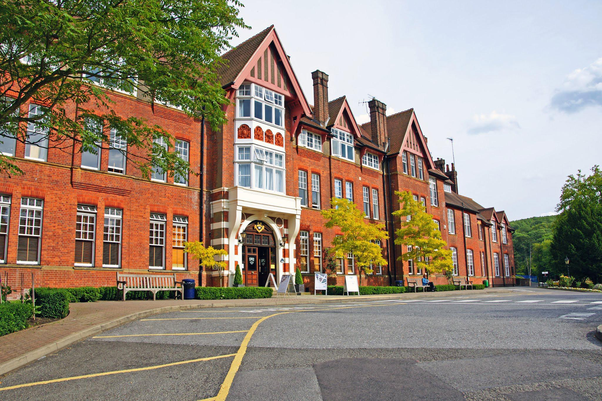 Лондон школы Пансионы. Частная школа в Великобритании. Caterham School лагерь. St Mary's College в Англии.