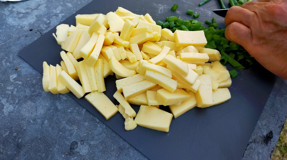 Готовим начинку для galettes du Cantal (Auvergne)