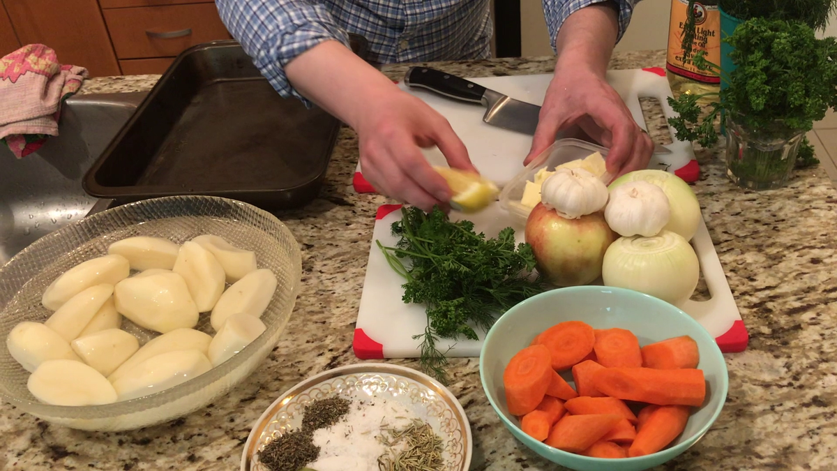 Курица запеченная в духовке с хрустящей корочкой. Овощи в духовке.