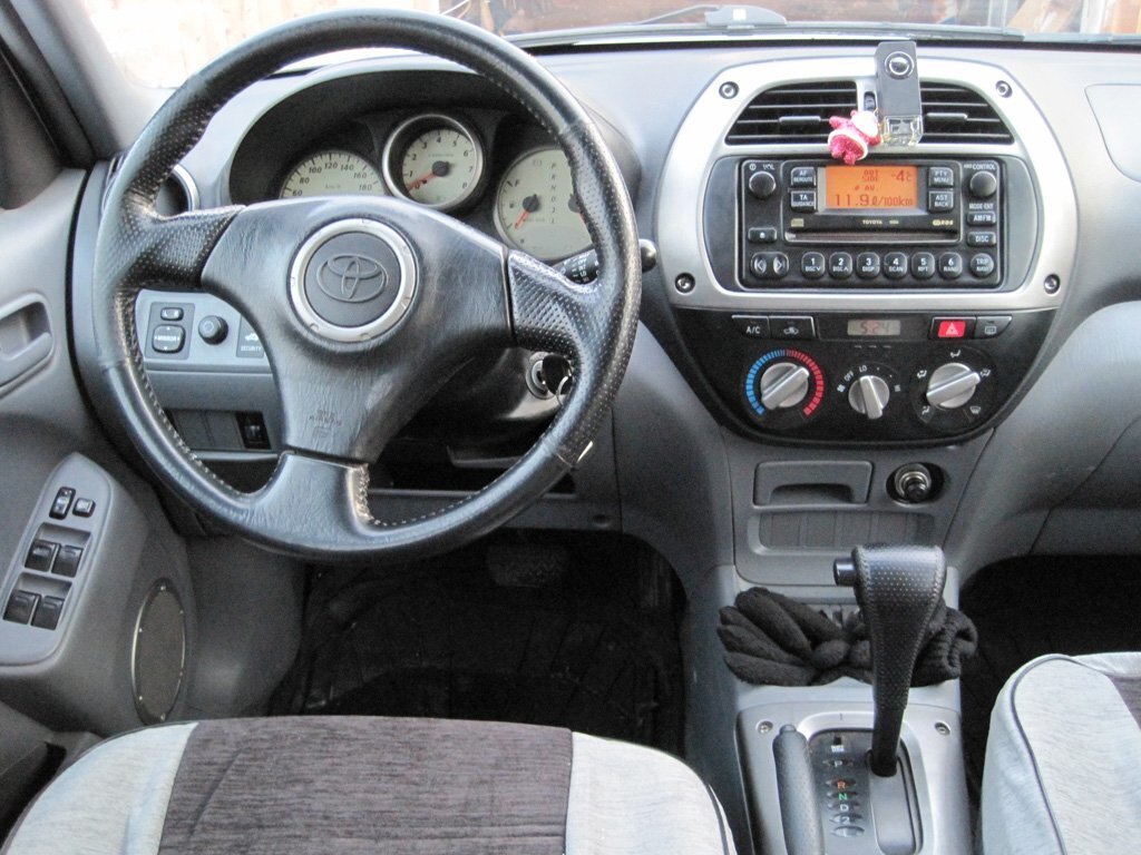 04 2002. Toyota rav4 2002 салон. Тойота рав 4 2002 салон. Toyota rav4 2000 салон. Rav4 2002 панель.