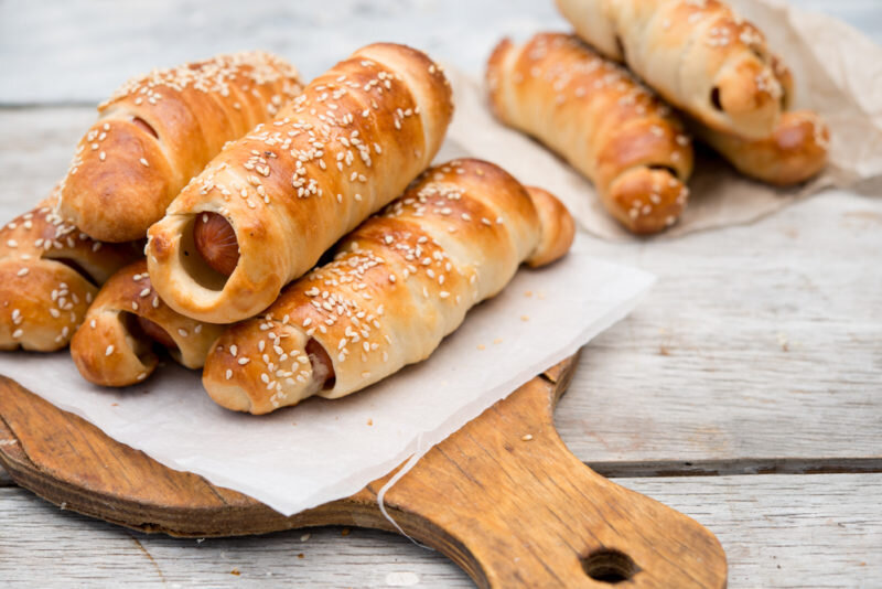 Сосиски в тесте в домашних условиях. Иллюстрация по стандартной лицензии @protesto.ru